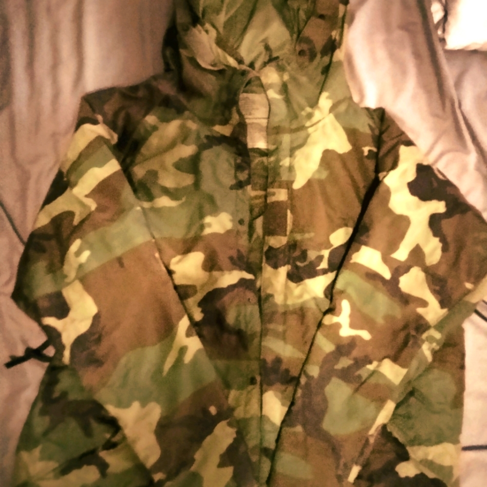 Military Parka Cold Weather Camouflage Jacket X-LARGE REG Zip Up Button Hooded.